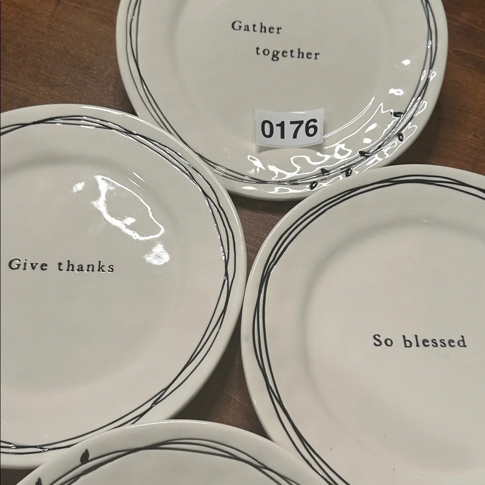 Demdaco Set of 4 White Ceramic Stoneware Plate Set Glossy Black and White